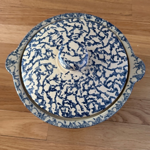 Robinson Ransbottom Pottery Co. Roseville Ohio Pot with Lid 1.5 Qt. Blue Cream - Picture 2 of 13